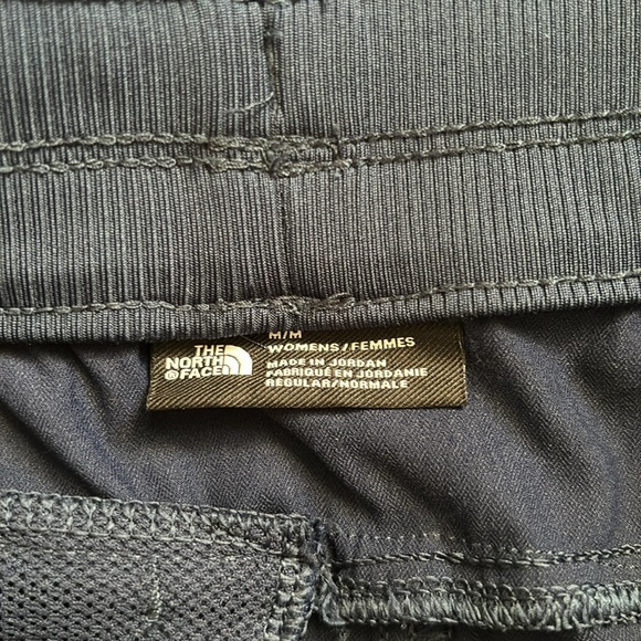 The North Face Navy Blue Shorts With Pockets Size Medium - Picture 10 of 12